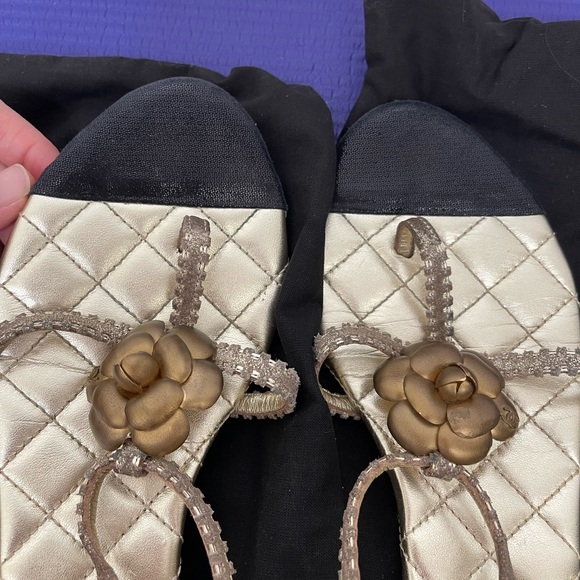 Chanel gold camellia sandals size 38.5 - Picture 6 of 14